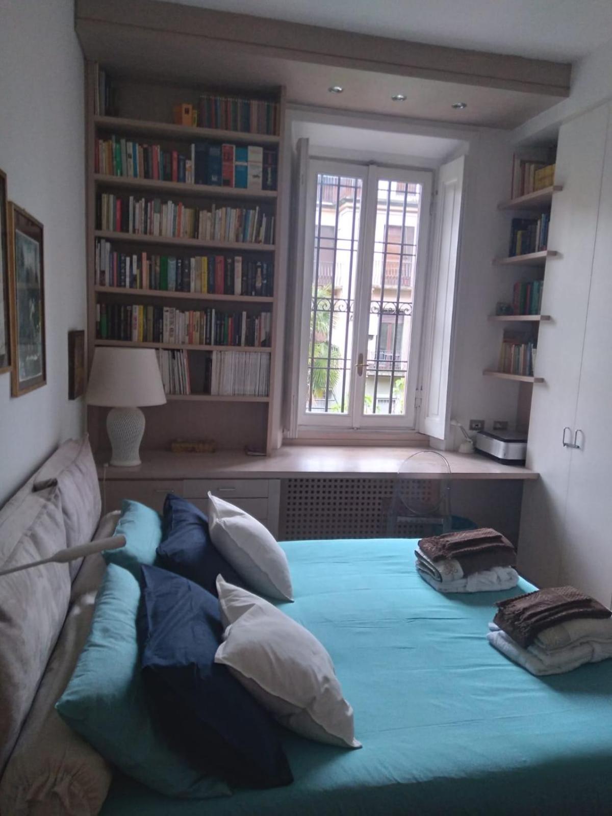 Casa Mari - Free Secure Parking, Breakfast, Private Bathroom, Wifi, Garden, Aircon, 3 Min Walk To Metro And Train Station Милан Экстерьер фото