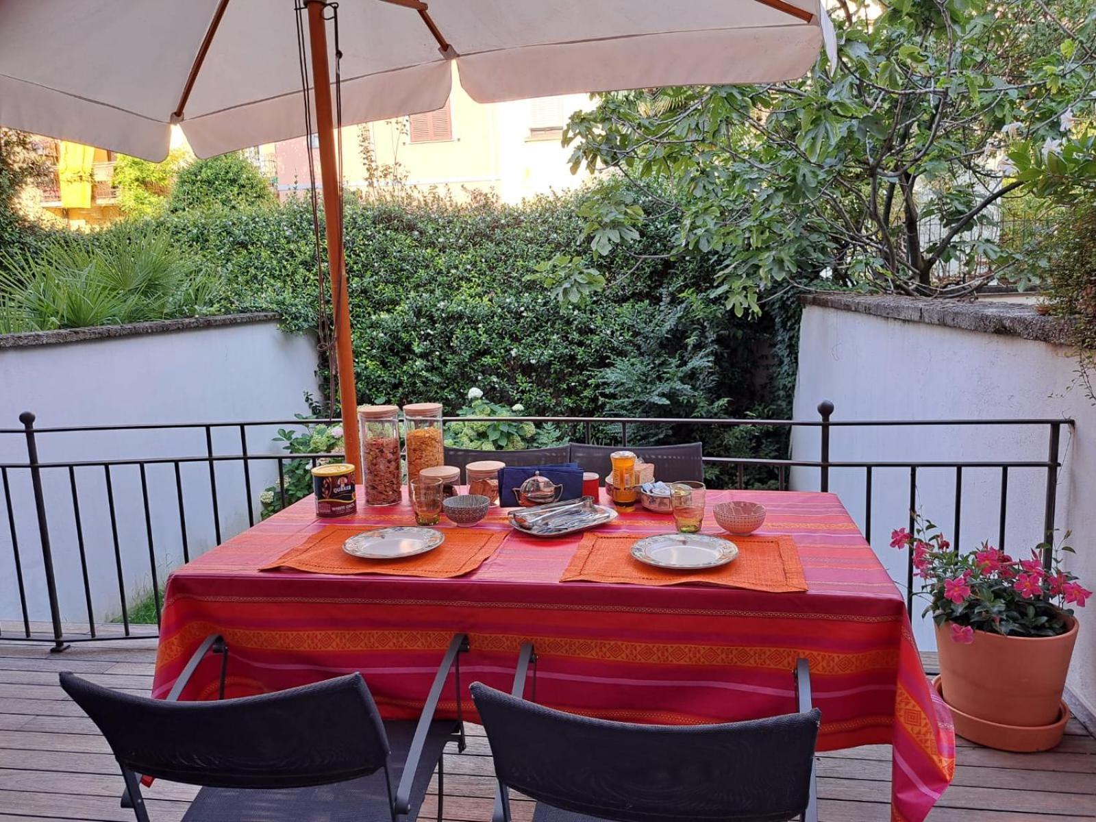 Casa Mari - Free Secure Parking, Breakfast, Private Bathroom, Wifi, Garden, Aircon, 3 Min Walk To Metro And Train Station Милан Экстерьер фото