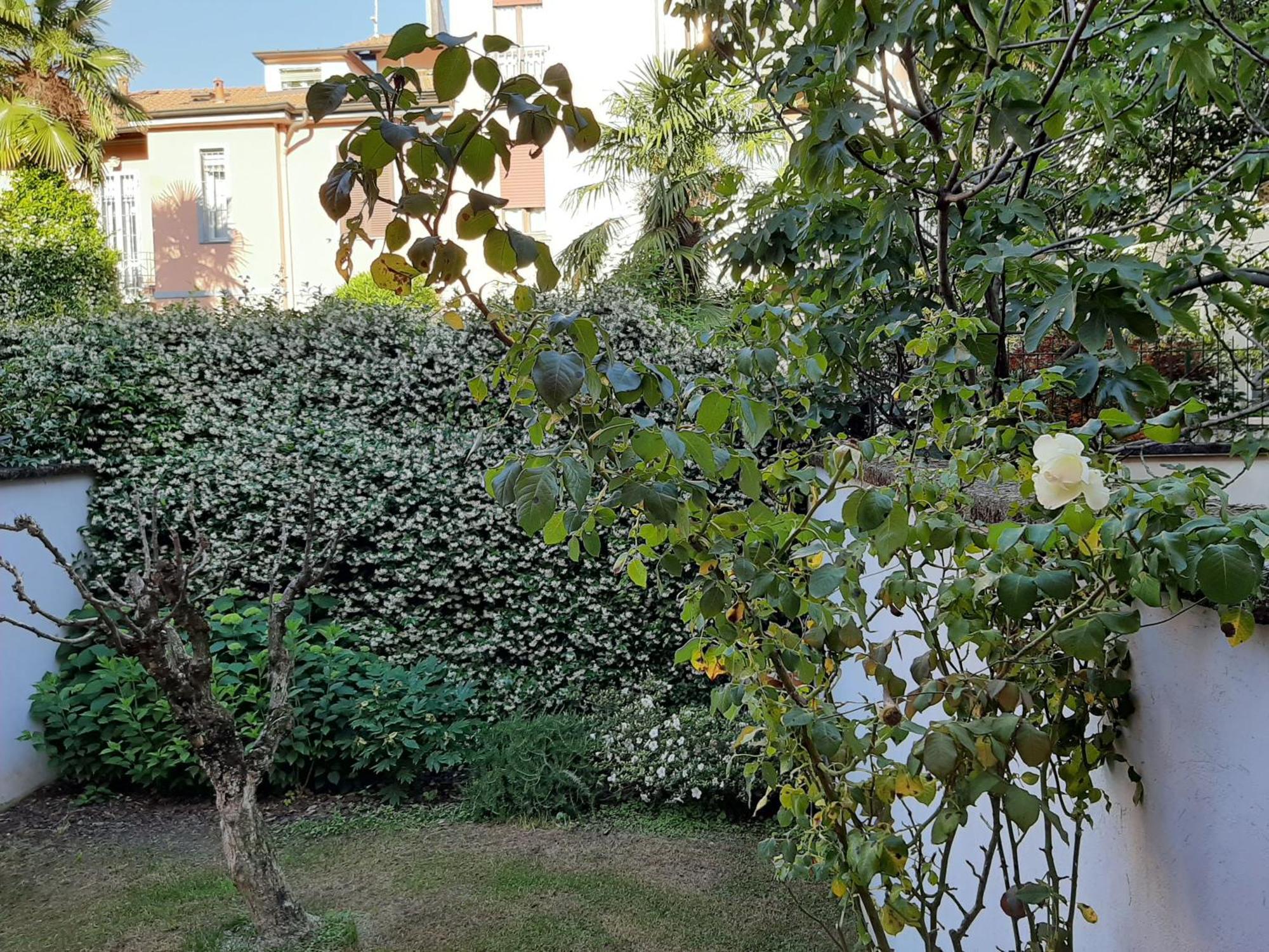 Casa Mari - Free Secure Parking, Breakfast, Private Bathroom, Wifi, Garden, Aircon, 3 Min Walk To Metro And Train Station Милан Экстерьер фото